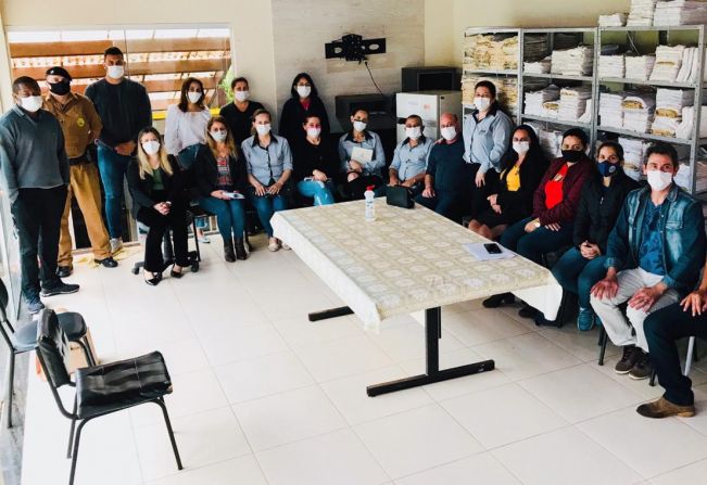 Pinhalão estabelece rede de proteção a criança e adolescentes.